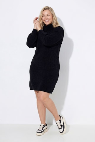 Ulla Popken Strickkleid in Schwarz: Vorderseite