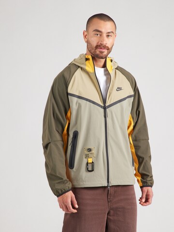 Nike Sportswear Φθινοπωρινό και ανοιξιάτικο μπουφάν σε πράσινο: μπροστά