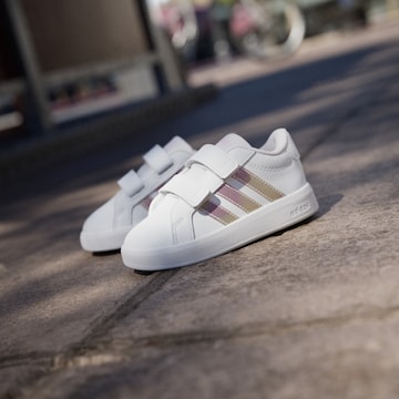 Chaussure de sport 'GRAND COURT 3.0' ADIDAS SPORTSWEAR en blanc