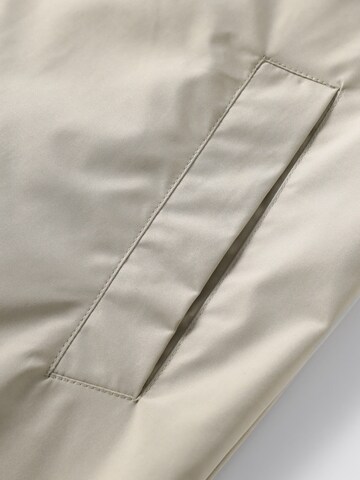 ALLTHEMEN Between-Seasons Coat 'Regenstille' in Beige