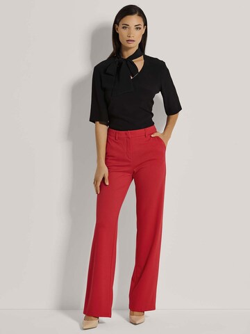 MADELEINE Loosefit Hose in Rot