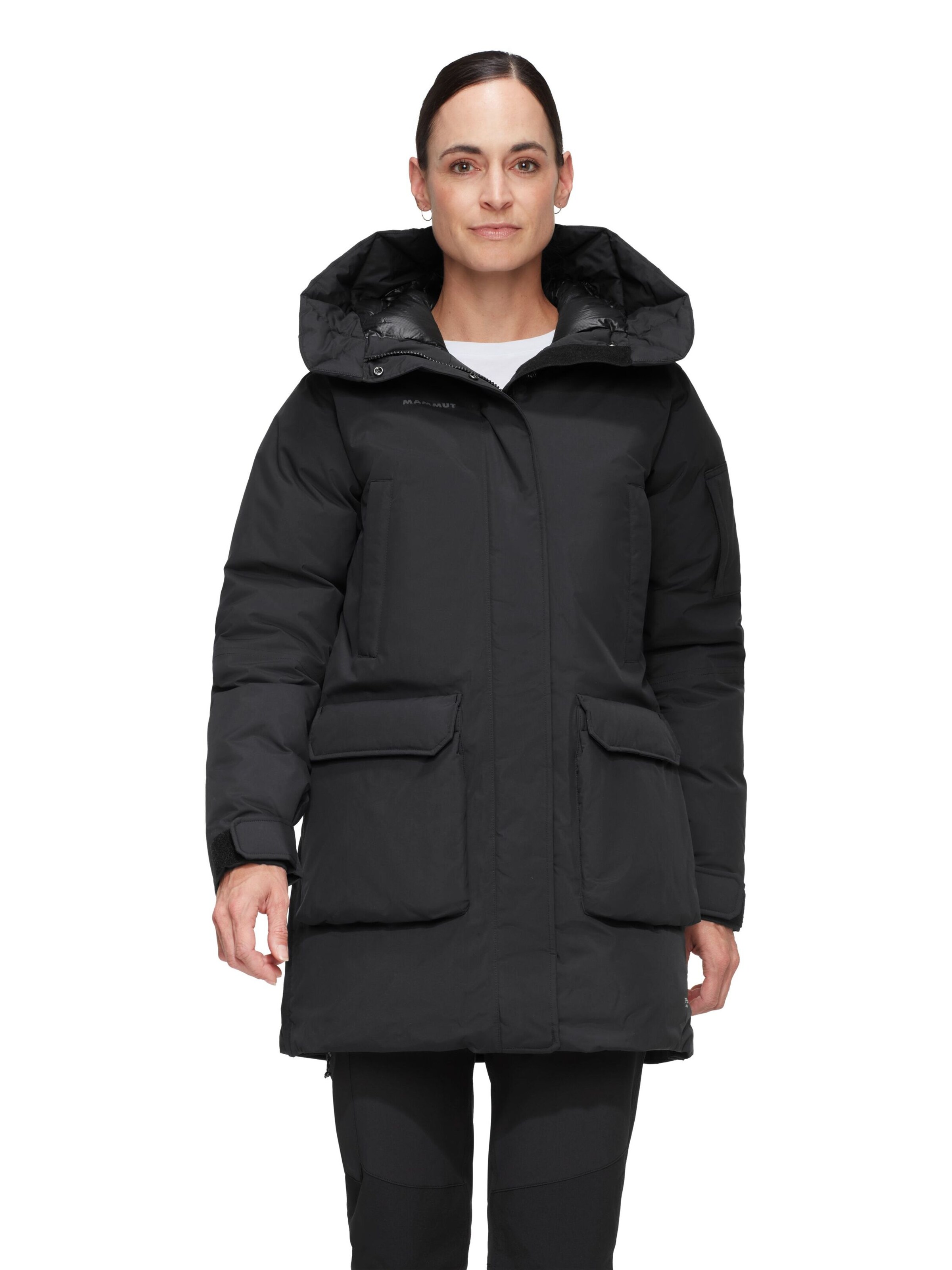 MAMMUT Outdoor Jacket in Black: front