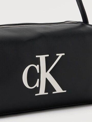 Calvin Klein Olkalaukku 'BOLD' värissä musta