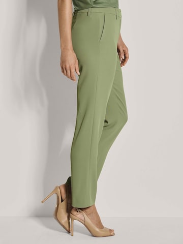 MADELEINE Tapered Chino in Groen