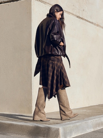 Bershka Stiefel in Braun