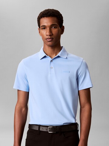 T-Shirt Calvin Klein en bleu : devant