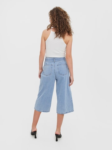 VERO MODA Wide Leg Plisserte jeans 'LESLEY' i blå