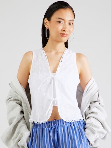 Gilet 'Anglaise' Gina Tricot en blanc : devant