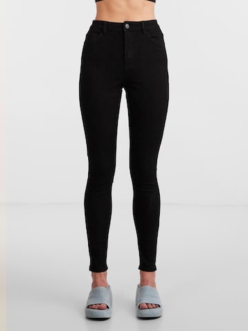 Skinny Jeans 'DANA' de la PIECES pe negru: față