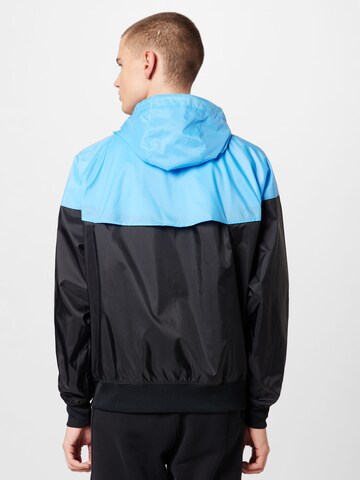 Nike Sportswear Jacke in Schwarz