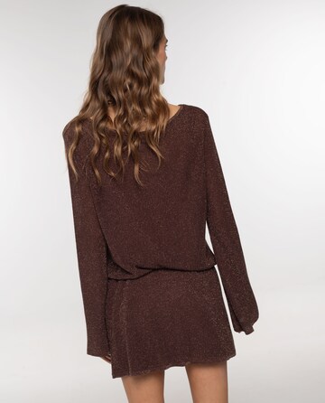 THE-ARE - Vestido en marrón