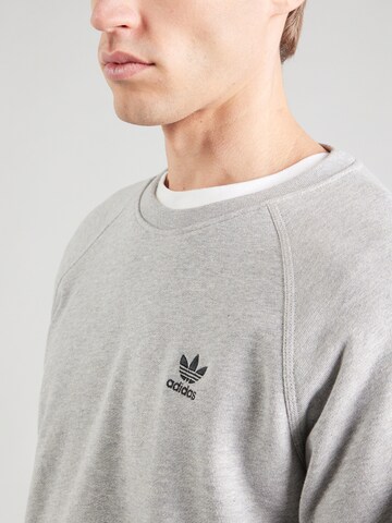 ADIDAS ORIGINALS Sweatshirt 'Trefoil Essentials' in Grey