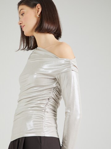 Tricou de la Abercrombie & Fitch pe bej