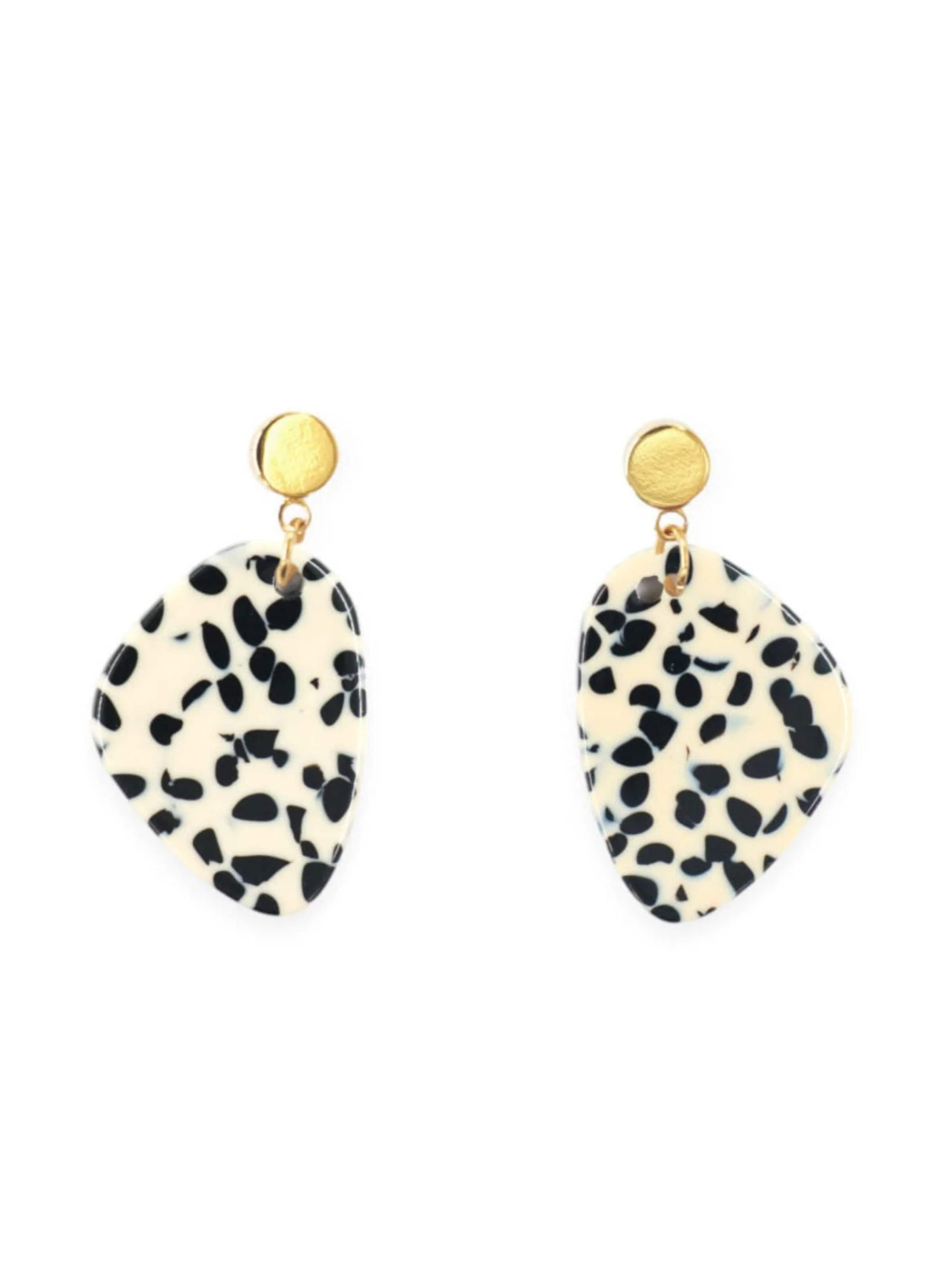 Fräulein Wunder Earrings 'Acetat Amy' in Beige: front