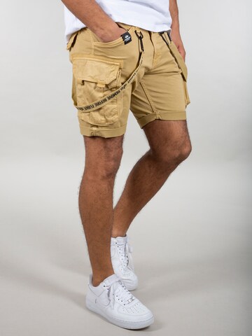 Effilé Pantalon cargo ALPHA INDUSTRIES en beige : devant