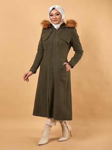 MODAMIHRAM Winter Coat in Green: front