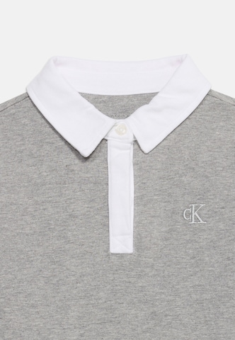 Calvin Klein Jeans Платье в Серый