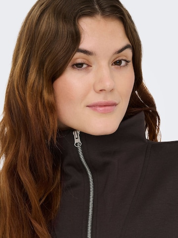 ONLY PLAY - Camiseta deportiva 'ONPLounge' en marrón