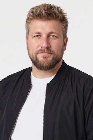 Men Plus Between-Season Jacket in Black