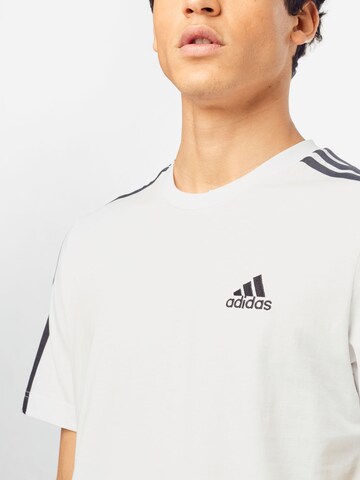 T-Shirt fonctionnel 'Essentials 3-Stripes' ADIDAS SPORTSWEAR en blanc