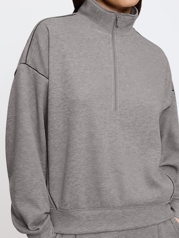 TRIUMPH - Sudadera 'MyWear' en gris
