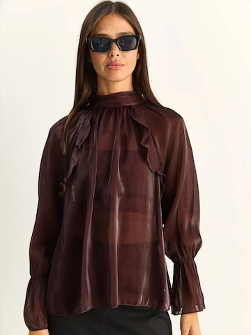 Camicia da donna di Bianco Lucci in rosso: frontale