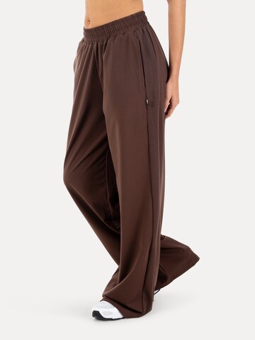 Smilodox Loosefit Jogginghose Jora in Braun