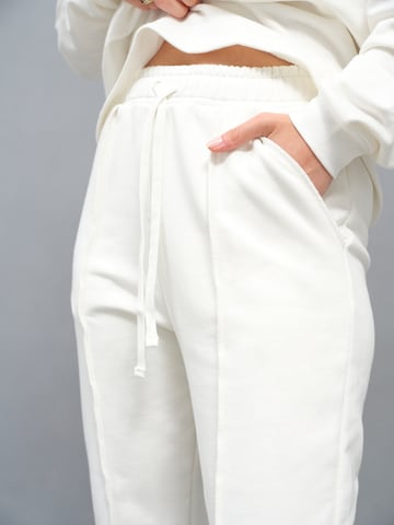 A LOT LESS Loose fit Pleated Pants 'Alexis' in White