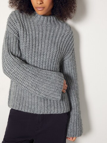 Bershka Pullover in Grau