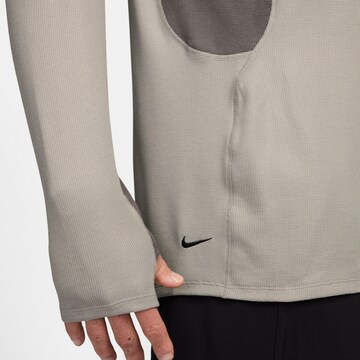 NIKE Performance Shirt in Grey