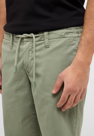 MUSTANG Regular Shorts in Grün