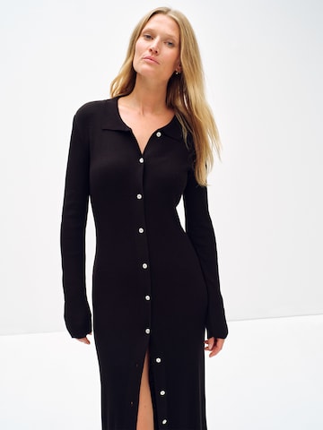 ABOUT YOU x Toni Garrn Stickad klänning 'Ireen' i svart: framsida