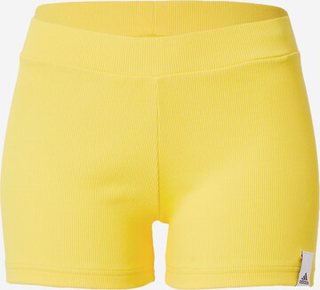 Coupe slim Pantalon de sport 'Lounge Rib Booty' ADIDAS SPORTSWEAR en jaune : devant