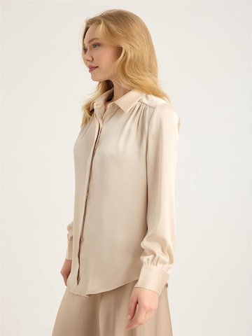 HOME STORE Klederdracht shirt in Beige