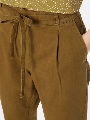 Tapered Pantaloni con pieghe di ESPRIT in verde