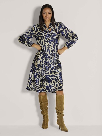 MADELEINE Jurk in Blauw: voorkant