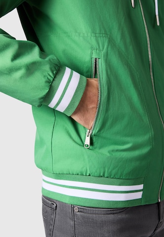 Geacă de primăvară-toamnă 'Stewan' de la Ragwear pe verde