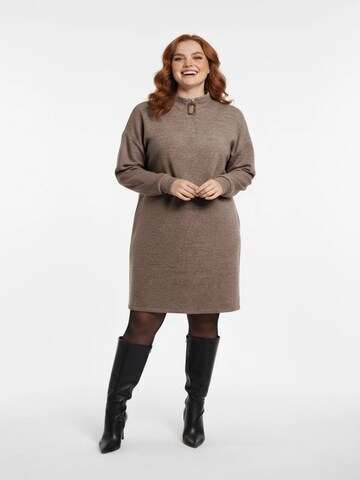 Robes en maille Shape Of You en marron : devant