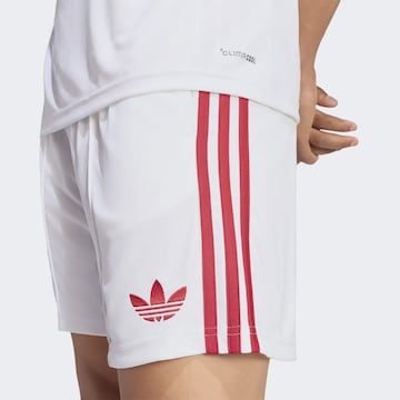 regular Pantaloni sportivi 'FC Liverpool 26/27' di ADIDAS PERFORMANCE in bianco