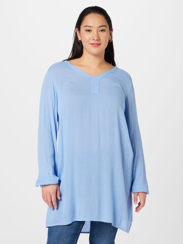 KAFFE CURVE Tunic 'Ami' in Blue: front