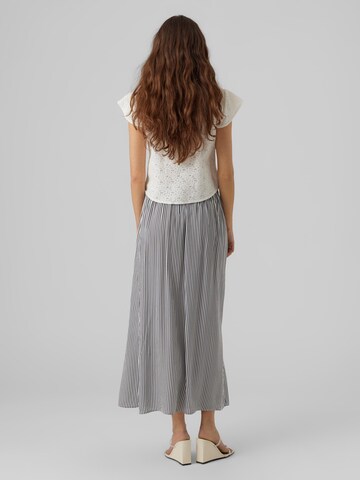 Jupe 'Bumpy' VERO MODA en blanc