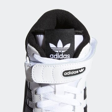 ADIDAS ORIGINALS Σνίκερ 'Forum Mid' σε λευκό