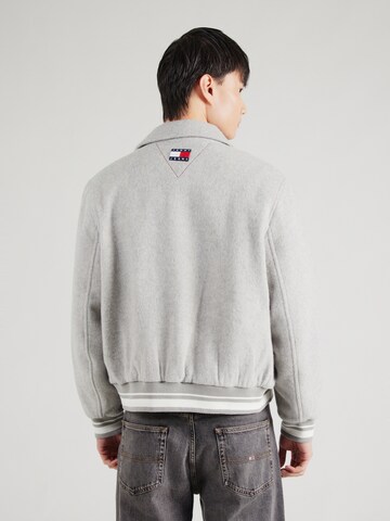Tommy Jeans Jacke in Grau