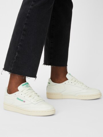 Baskets basses 'Club C 85 Vintage' Reebok en blanc : devant