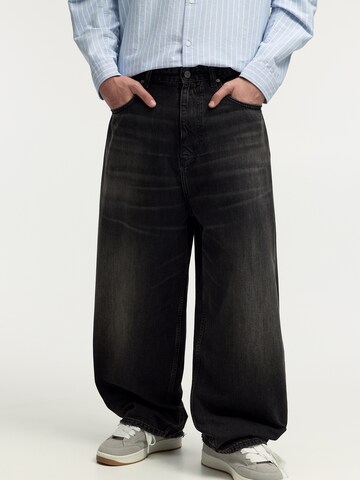 Pull&Bear Loose fit Jeans in Grey: front