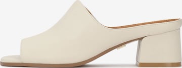 Mule Kazar en blanc : devant