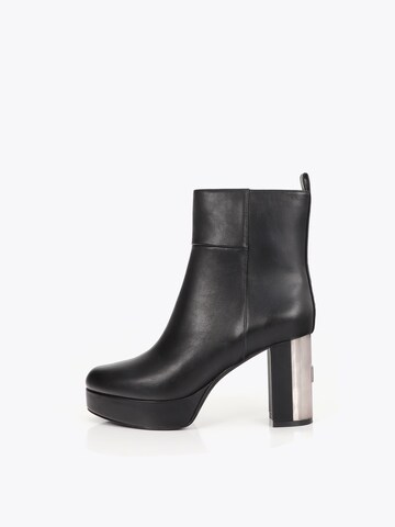 Lola Casademunt Stiefelette in Schwarz: Vorderseite