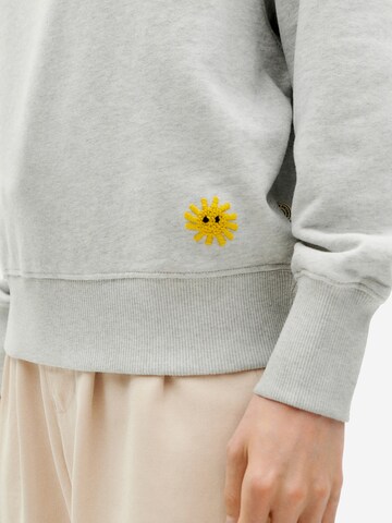 Thinking MU Sweatshirt 'Here Comes The Sun' in Grey
