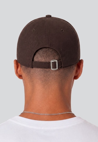 Colucci Pet '9Forty' in Bruin: terug