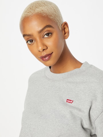 LEVI'S ® Collegepaita 'Standard Crew' värissä harmaa